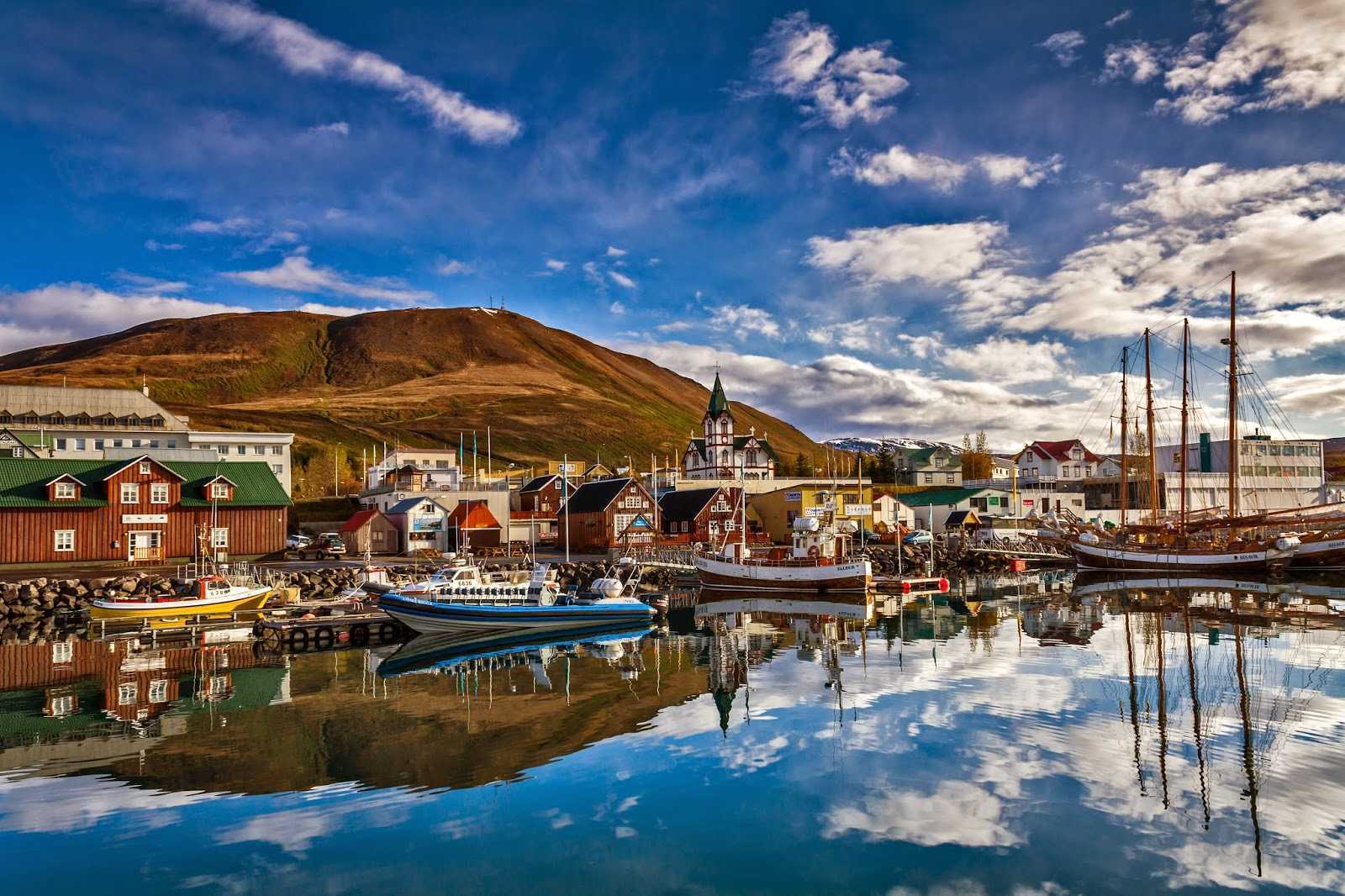 хусавик город в исландии