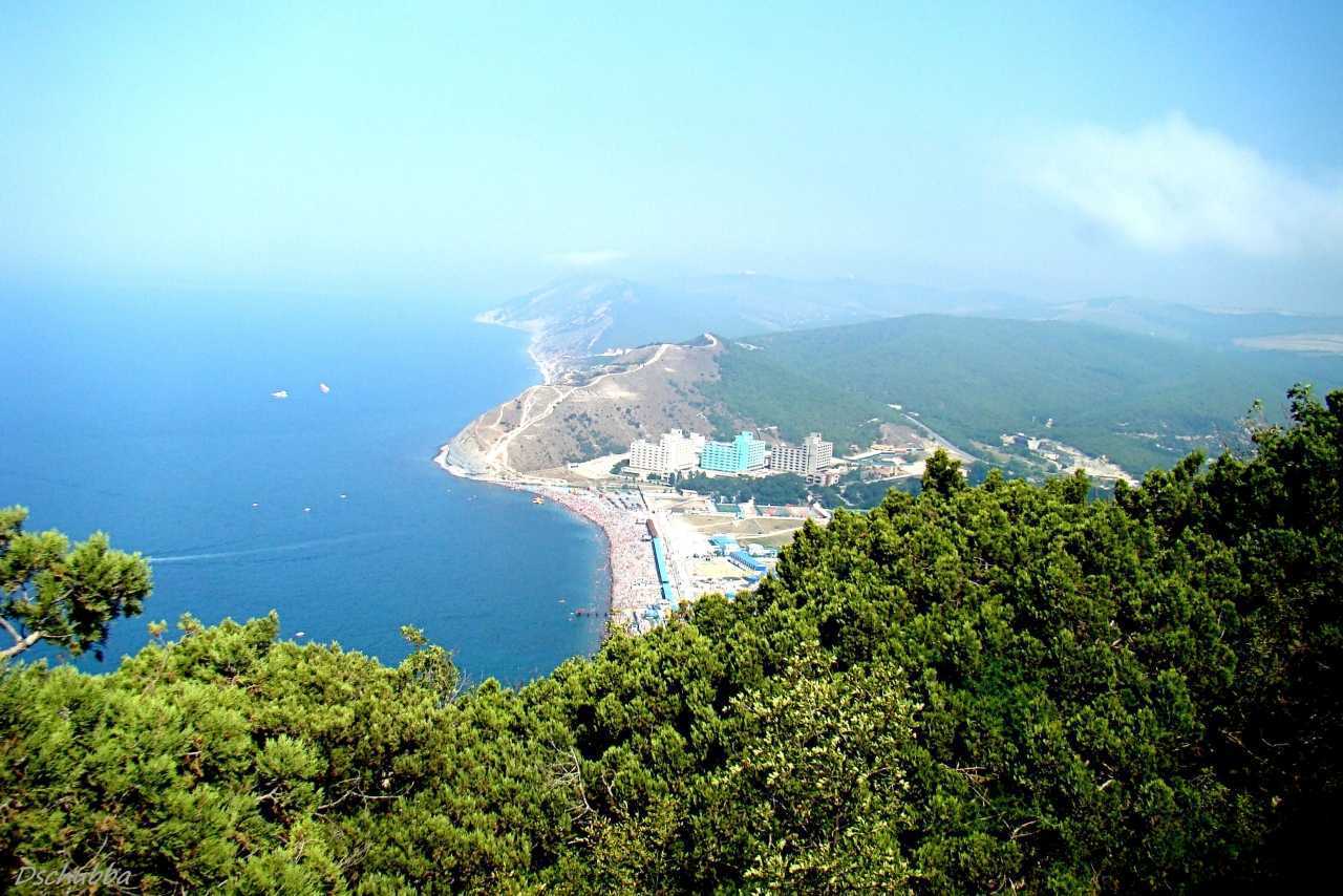 Остров сочи отзывы краснодарский край. Черное море Краснодарский край. Субтропики Туапсе. Краснодарский край горы море.